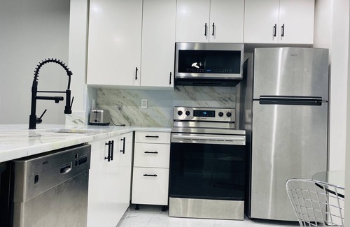 Aventura Condo | Stylish 1BR 1.5BA Condo 1Block to Aventura Mall+ Parking