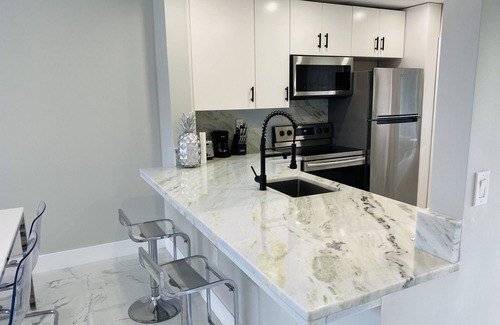 Aventura Condo | Stylish 1BR 1.5BA Condo 1Block to Aventura Mall+ Parking