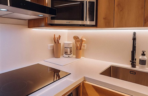 Medellin Apartment | Stylish 1BR Getaway, Jacuzzi, Fireplace, Gym and AC