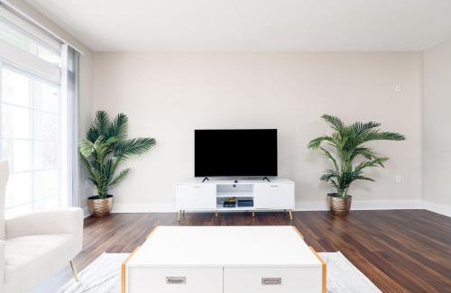 Indianapolis Apartment | Stylish 1BR in at the Crossing