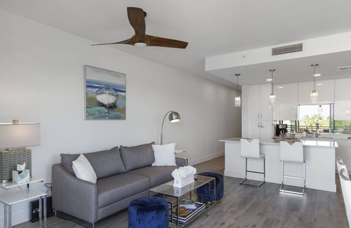 Central Sarasota Condo | Stylish 2/2 Condo Pool View w/2 terraces 4th Floor