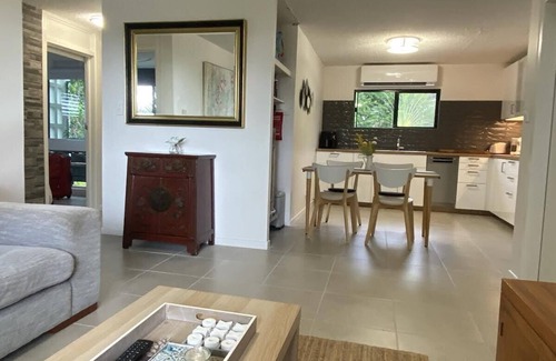 West End Apartment | Stylish 2 bedroom unit convenient location, West End