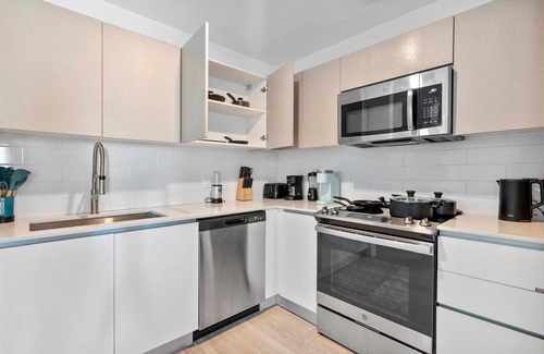 Ojus Apartment | Stylish 2BR Apt in Aventura with Pool & BBQn