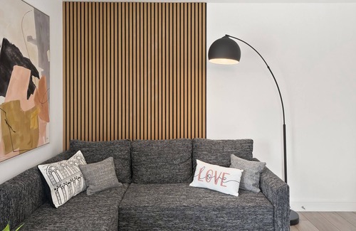 Dunmow Apartment | Stylish 2BR Flat near Stansted Airport & Parking