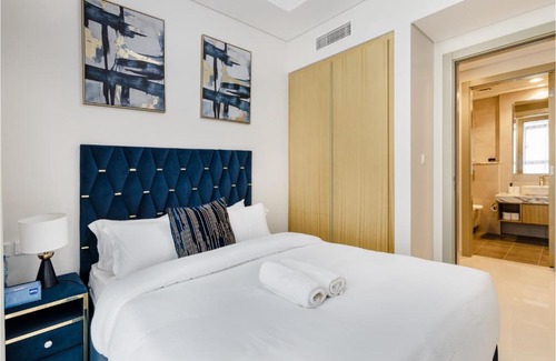 Sheikh Zayed Road Apartment | Stylish 2BR Plus Maid's Room Aykon City Business bay