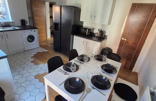 Hull House | Stylish 3-Bedroom House in Kingston Upon Hull – Perfect for Families & Groups