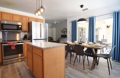 Calabay Parc House | Stylish 3 bed/2.5 bath pool home, games room + arcade games, 12 miles to Disney!