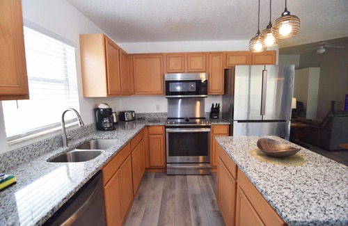 Calabay Parc House | Stylish 3 bed/2.5 bath pool home, games room + arcade games, 12 miles to Disney!