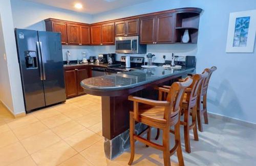 Barrio Los Villalobos Apartment | Stylish 3-BR Vacation Condo with Scenic Rooftop