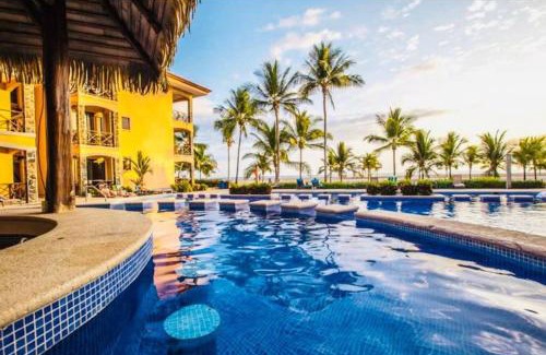 Barrio Los Villalobos Apartment | Stylish 3-BR Vacation Condo with Scenic Rooftop