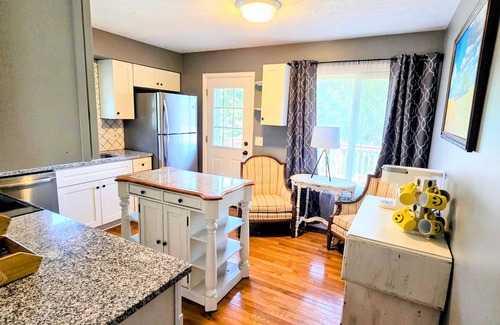 Benson House | Stylish 3BR Home in Omaha, Comfort Awaits You!