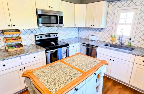 Benson House | Stylish 3BR Home in Omaha, Comfort Awaits You!