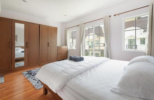 Prawet Apartment | Stylish 3BR Townhouse Near Rama9