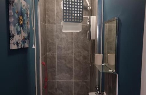 Norwich House | Stylish 5 Bedroom House with Comfy Living Space