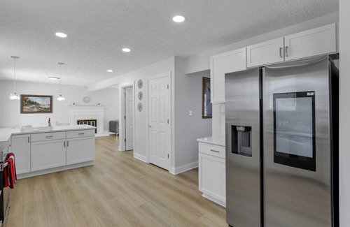 New California House | Stylish 5BR Designer Home w/Deck & Hot Tub