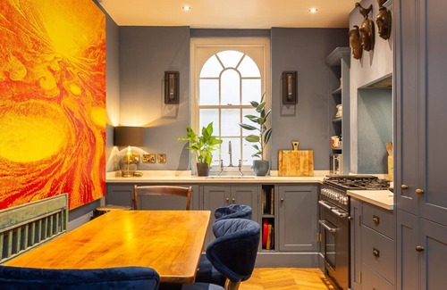 Whitechapel Apartment | Stylish and colourful central London home