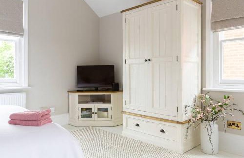 Colchester Apartment | Stylish and homely 1 bed Edwardian Coach House