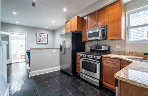 Brookland House | Stylish And Spacious Cozy Retreat Central Location