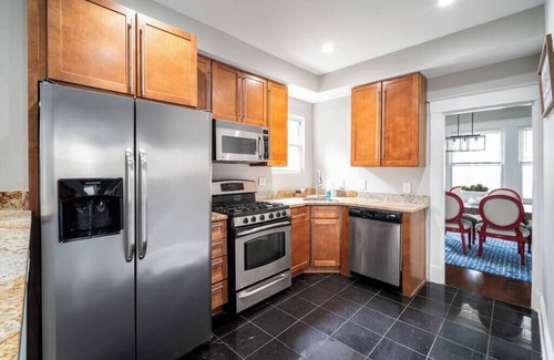 Brookland House | Stylish And Spacious Cozy Retreat Central Location