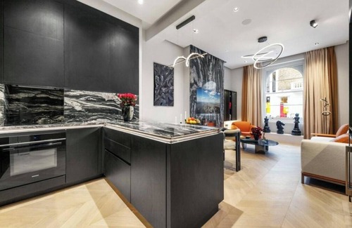 Churchill Apartment | Stylish apartment with WiFi in central London