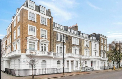 Churchill Apartment | Stylish apartment with WiFi in central London