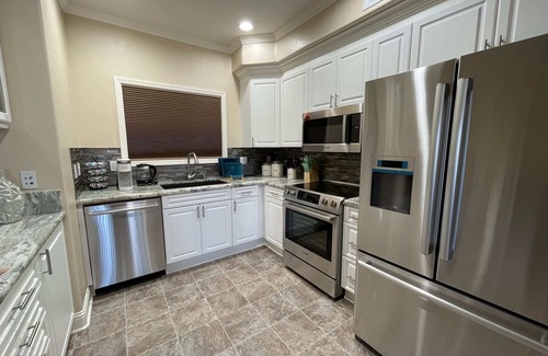 Santa Clara Apartment | Stylish Apt W/Amenities| 24/7 Staff|Fully Stocked