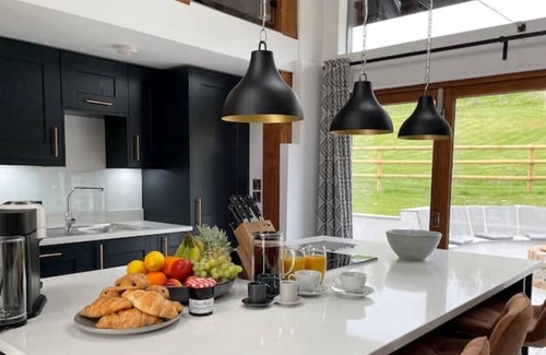 Tarrant Gunville House | Stylish Barn Conversion with firepit & TV room