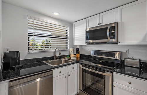 Belle Vista Condo | Stylish Beachfront | Steps from Everything