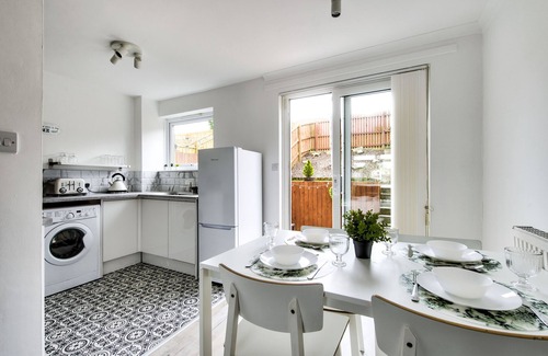 Newton Mearns House | Stylish, bright and peaceful south side home