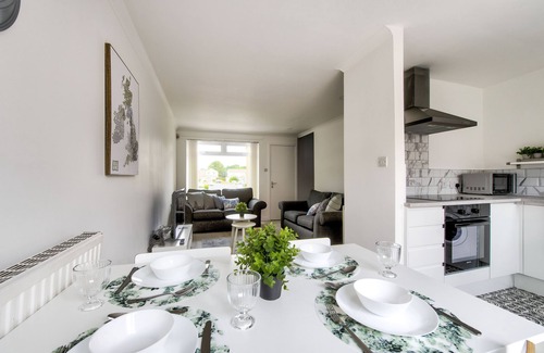 Newton Mearns House | Stylish, bright and peaceful south side home
