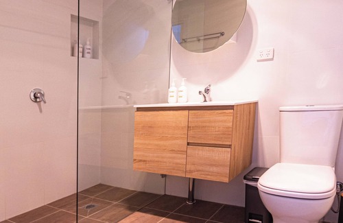 Leura Cabin | Stylish cabin for two in Leura, Blue Mountains NSW