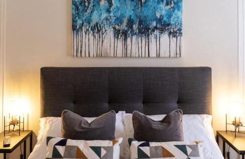 Bury St Edmunds Apartment | Stylish Central Apartment with Parking & Lift