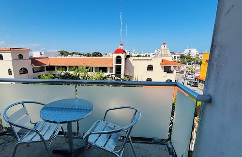 12th Street Condo | Stylish Central 2BR/2BA Rooftop Pool & Sea Views. 5 min walk to beach & 5th Ave!