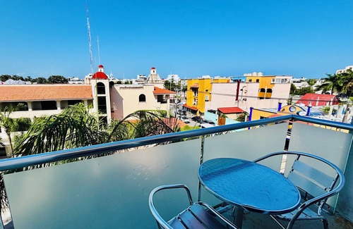 12th Street Condo | Stylish Central 2BR/2BA Rooftop Pool & Sea Views. 5 min walk to beach & 5th Ave!