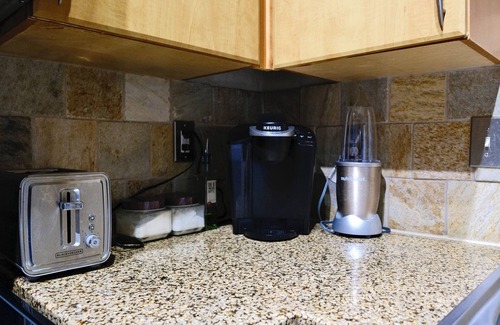 Brookhollow Apartment | Stylish Comfortable 1 Bedroom