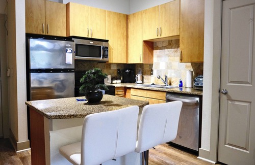 Brookhollow Apartment | Stylish Comfortable 1 Bedroom