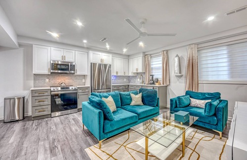 Northeast Apartment | Stylish Condo near Metro - Ideal for Long Stays/Near Metro