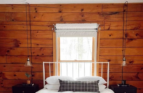 Wardsboro Cabin | Stylish, cozy log cabin between Mt. Snow & Stratton