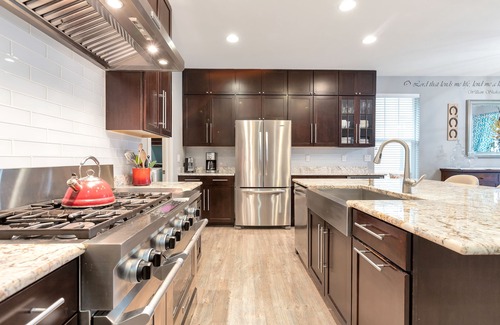 Parker House | Stylish & Cozy Ranch Home with Mountain View’s & Hot Tub!