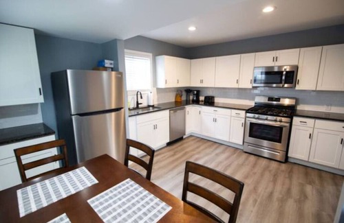 Northeast Columbus House | Stylish & Cozy Short-Term Room – Ideal for Travelers & Professionals!