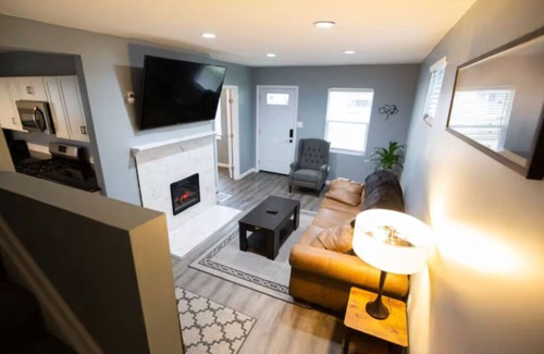 Northeast Columbus House | Stylish & Cozy Short-Term Room – Ideal for Travelers & Professionals!