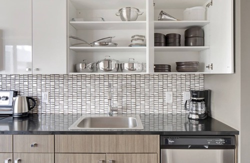 Theatre District Apartment | Stylish Downtown 1BR w/Luxury Amenities and Rooftop Views by Blueground