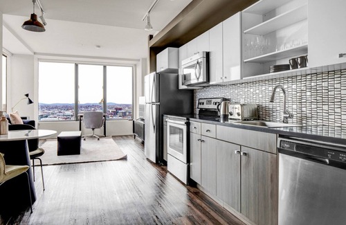 Theatre District Apartment | Stylish Downtown 1BR w/Luxury Amenities and Rooftop Views by Blueground