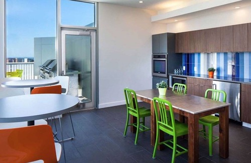 Theatre District Apartment | Stylish Downtown 1BR w/Luxury Amenities and Rooftop Views by Blueground