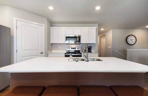 Gretna House | Stylish Eclectic Escape! 3 King Suites and Charm!