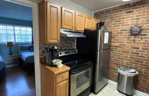 Durham Condo | Stylish Flat in DT Durham-Sep A/C-downtown walkable