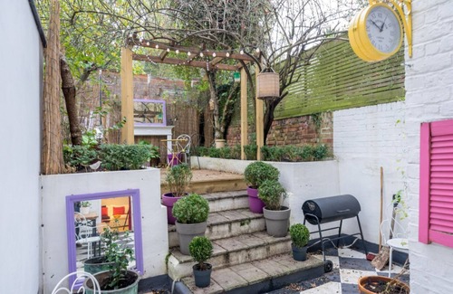 Shepherd's Bush Apartment | Stylish flat with private yard in Shepherd’s Bush