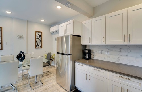 Harveys Lake Apartment | Stylish Harveys Lake Apt - Steps to the Water!