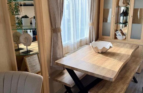 Colchester Resort | Stylish Inviting 2 Bedroom Caravan with Sea View