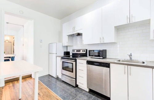 Plateau Mont Royal Apartment | Stylish Le Plateau Apt | Walk to Eat, Shop & Metro